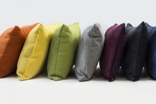 Poduszki do salonu – sposób na ożywienie wnętrza